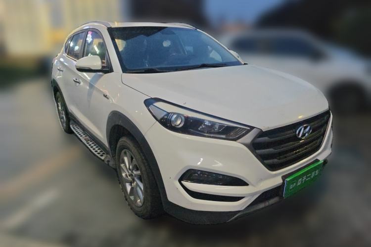 Used Hyundai Tucson 2015 1.6T Dual-Clutch Two-Wheel-Drive Smart Model Front Right 45 Deg