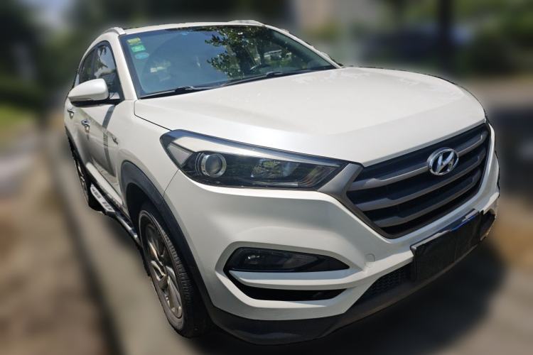 Used Hyundai Tucson 2015 1.6T Dual-Clutch Two-Wheel-Drive Smart Model Front Right 45 Deg