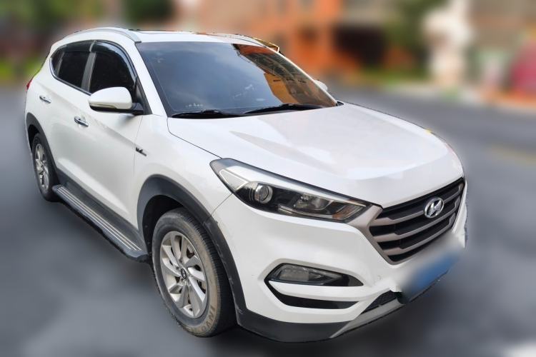 Used Hyundai Tucson 2015 1.6T Dual-Clutch Two-Wheel-Drive Smart Model Front Right 45 Deg