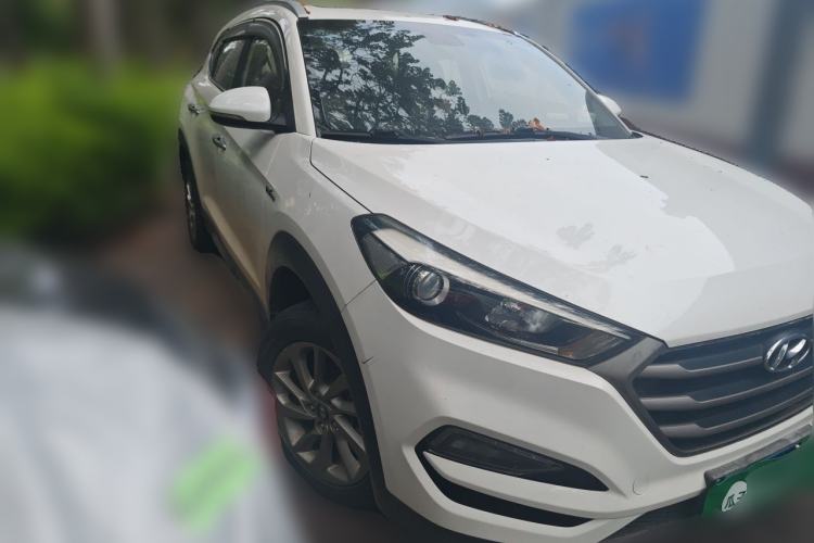Used Hyundai Tucson 2015 1.6T Dual-Clutch Two-Wheel-Drive Smart Model Front Right 45 Deg