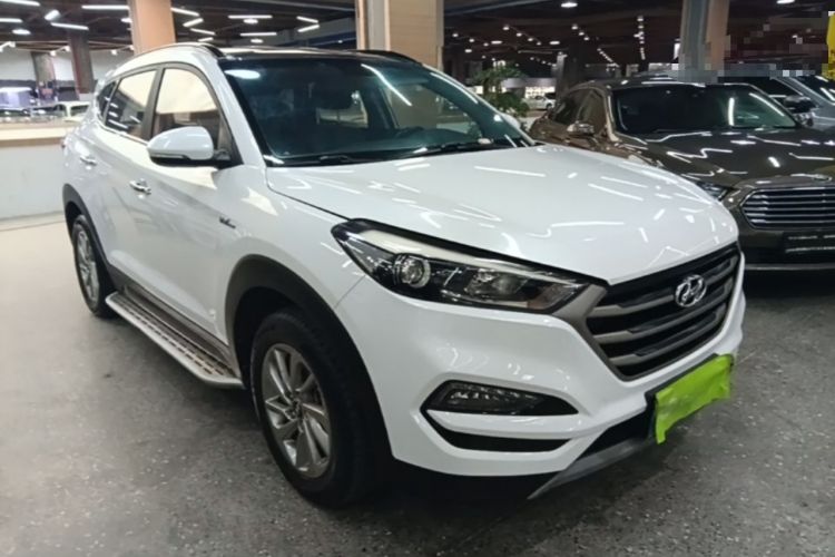 Used Hyundai Tucson 2015 1.6T Dual-Clutch Two-Wheel-Drive Smart Model Front Right 45 Deg