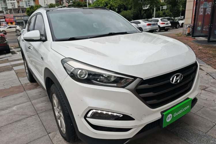 Used Hyundai Tucson 2015 1.6T Dual-Clutch Two-Wheel-Drive Smart Model Front Right 45 Deg