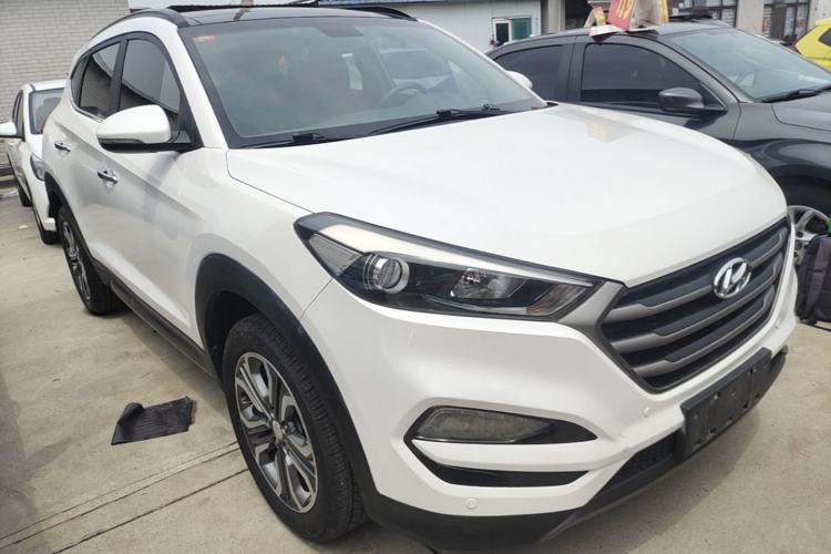 Used Hyundai Tucson 2015 1.6T Dual-Clutch Two-Wheel-Drive Leading Model Front Right 45 Deg