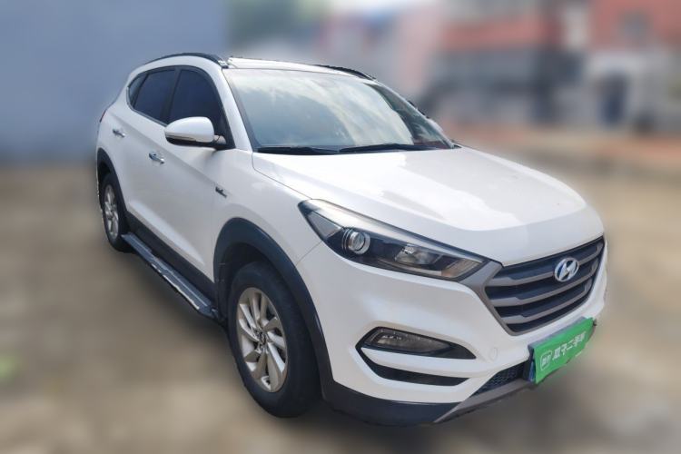 Used Hyundai Tucson 2015 1.6T Dual-Clutch Two-Wheel-Drive Smart Model Front Right 45 Deg