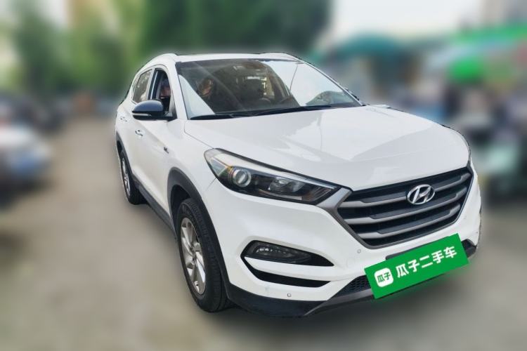 Used Hyundai Tucson 2015 1.6T Dual-Clutch Two-Wheel-Drive Smart Model Front Right 45 Deg