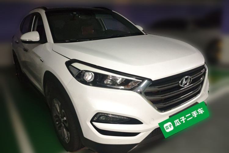 Used Hyundai Tucson 2015 1.6T Dual-Clutch All-Wheel-Drive Premium Model Front Right 45 Deg