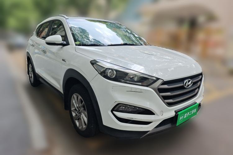 Used Hyundai Tucson 2015 1.6T Dual-Clutch Two-Wheel-Drive Smart Model Front Right 45 Deg