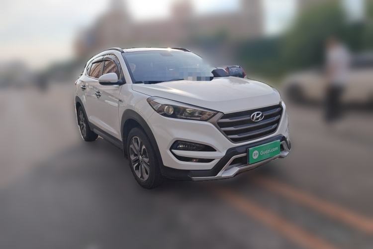 Used Hyundai Tucson 2015 1.6T Dual-Clutch Two-Wheel-Drive Leading Model Front Right 45 Deg