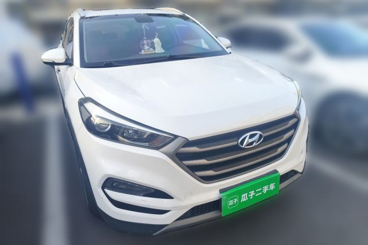 Used Hyundai Tucson 2015 1.6T Dual-Clutch Two-Wheel-Drive Smart Model Front Right 45 Deg