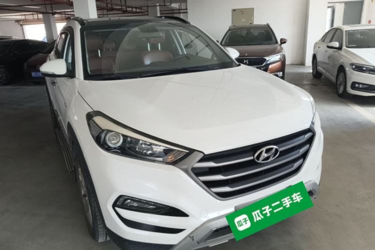 Used Hyundai Tucson 2015 1.6T Dual-Clutch Two-Wheel-Drive Smart Model Front Right 45 Deg