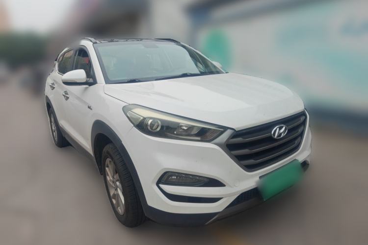 Used Hyundai Tucson 2015 1.6T Dual-Clutch Two-Wheel-Drive Smart Model Front Right 45 Deg