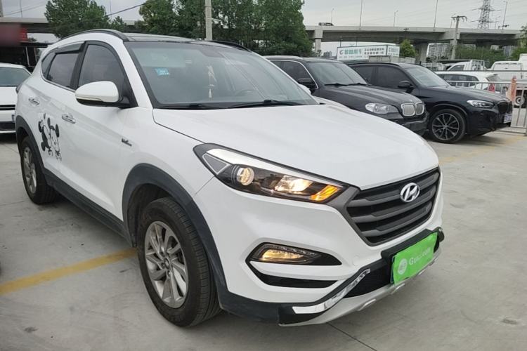 Used Hyundai Tucson 2015 1.6T Dual-Clutch Two-Wheel-Drive Smart Model Front Right 45 Deg