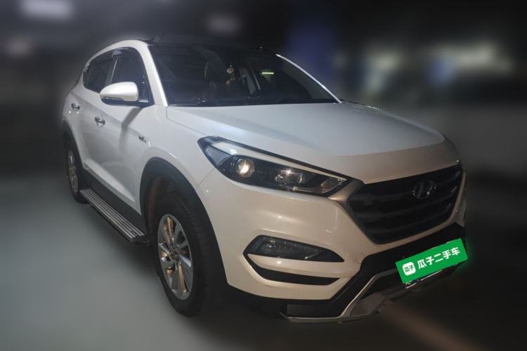 Used Hyundai Tucson 2015 1.6T Dual-Clutch Two-Wheel-Drive Smart Model Front Right 45 Deg
