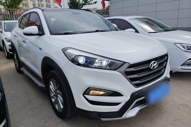 Used Hyundai Tucson 2015 1.6T Dual-Clutch Two-Wheel-Drive Smart Model Front Right 45 Deg