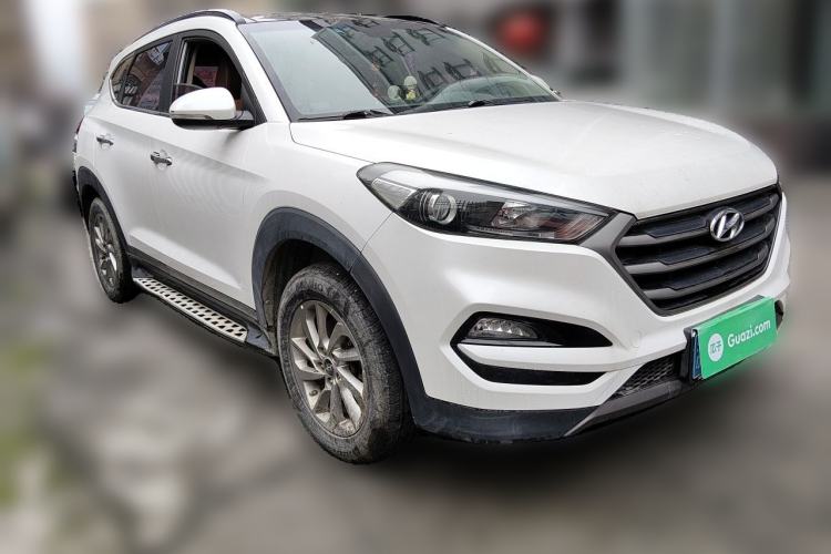 Used Hyundai Tucson 2015 2.0L Automatic Two-Wheel Drive Smart Version Front Right 45 Deg
