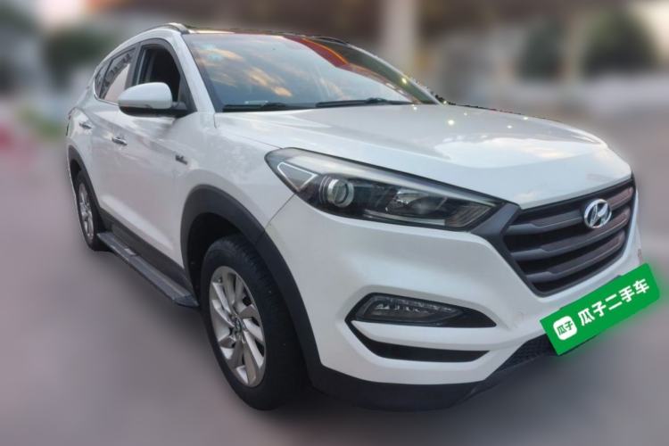 Used Hyundai Tucson 2015 1.6T Dual-Clutch Two-Wheel-Drive Smart Model Front Right 45 Deg