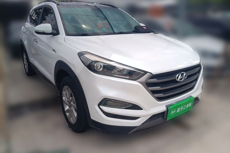 Used Hyundai Tucson 2015 1.6T Dual-Clutch Two-Wheel-Drive Smart Model Front Right 45 Deg