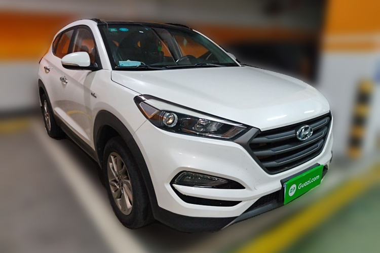 Used Hyundai Tucson 2015 1.6T Dual-Clutch Two-Wheel-Drive Smart Model Front Right 45 Deg