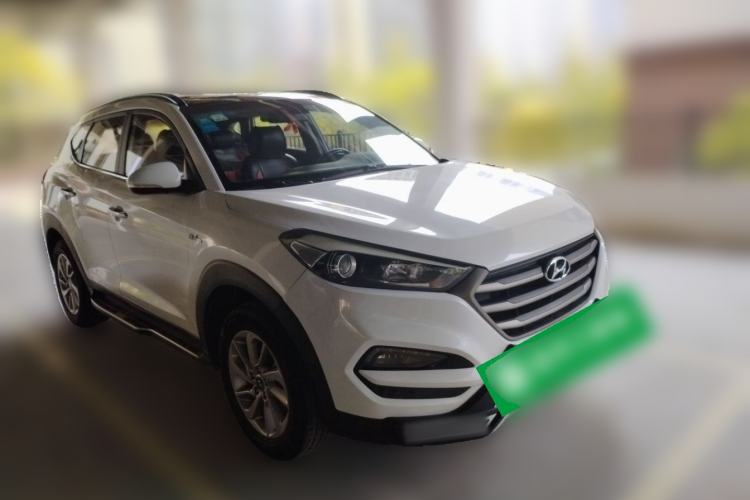 Used Hyundai Tucson 2015 1.6T Dual-Clutch Two-Wheel-Drive Smart Model Front Right 45 Deg