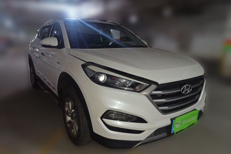 Used Hyundai Tucson 2015 1.6T Dual-Clutch Two-Wheel-Drive Smart Model Front Right 45 Deg