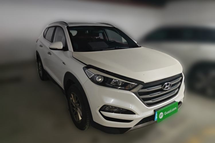 Used Hyundai Tucson 2015 1.6T Dual-Clutch Two-Wheel-Drive Smart Model Front Right 45 Deg