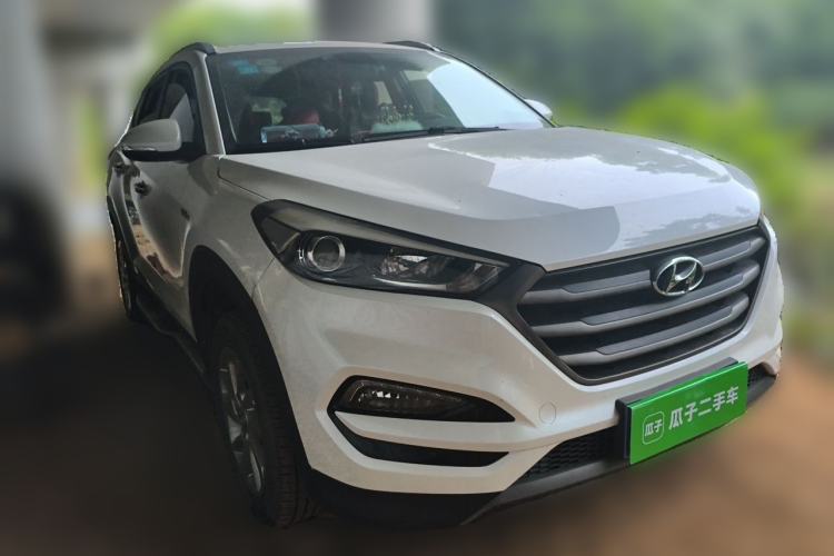 Used Hyundai Tucson 2015 1.6T Dual-Clutch Two-Wheel-Drive Smart Model Front Right 45 Deg