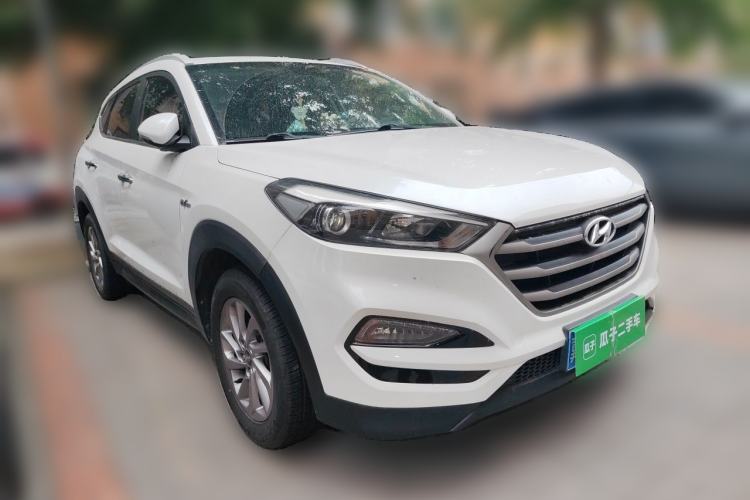 Used Hyundai Tucson 2015 1.6T Dual-Clutch Two-Wheel-Drive Smart Model Front Right 45 Deg