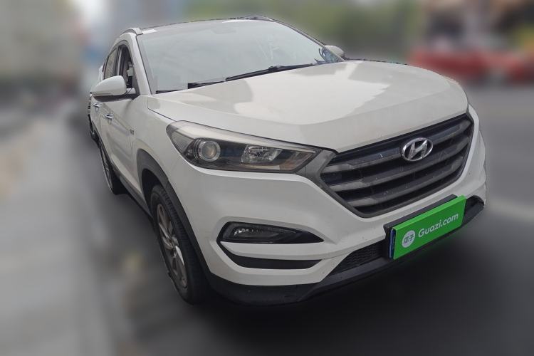 Used Hyundai Tucson 2015 1.6T Dual-Clutch Two-Wheel-Drive Smart Model Front Right 45 Deg