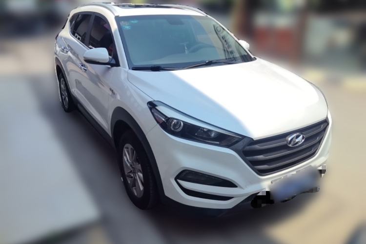 Used Hyundai Tucson 2015 1.6T Dual-Clutch Two-Wheel-Drive Smart Model Front Right 45 Deg