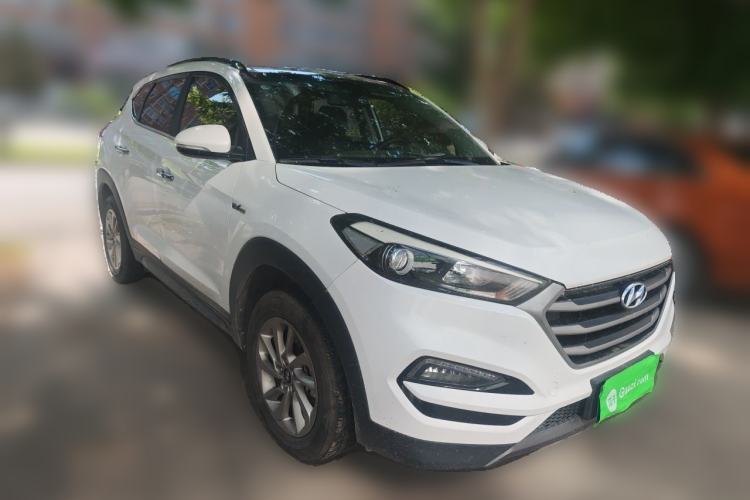 Used Hyundai Tucson 2015 1.6T Dual-Clutch Two-Wheel-Drive Smart Model Front Right 45 Deg