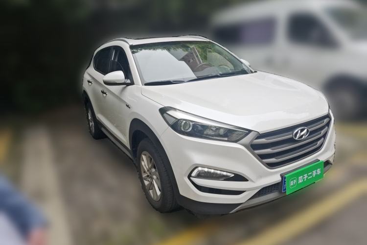 Used Hyundai Tucson 2015 1.6T Dual-Clutch Two-Wheel-Drive Smart Model Front Right 45 Deg