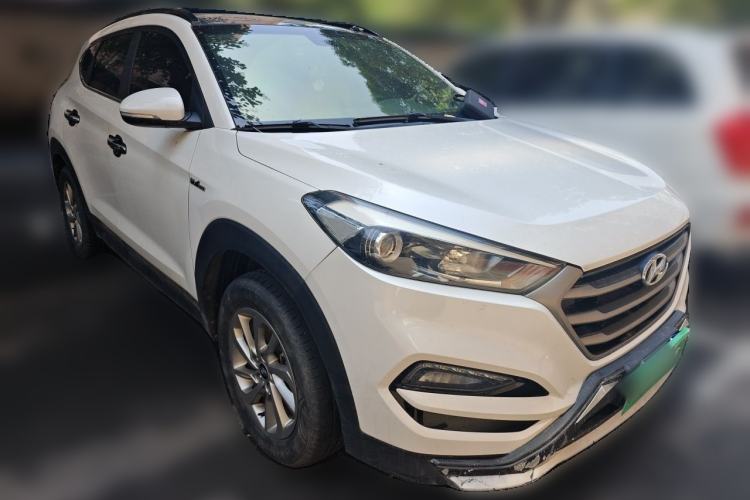 Used Hyundai Tucson 2015 1.6T Dual-Clutch Two-Wheel-Drive Smart Model Front Right 45 Deg
