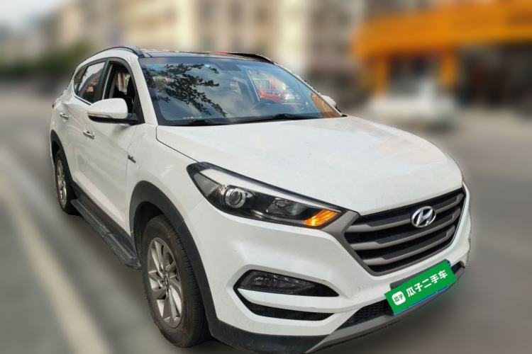 Used Hyundai Tucson 2015 1.6T Dual-Clutch Two-Wheel-Drive Smart Model Front Right 45 Deg