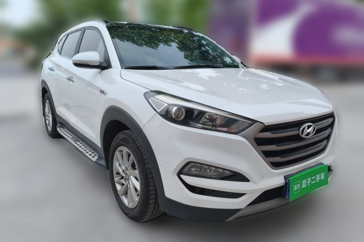 Used Hyundai Tucson 2015 1.6T Dual-Clutch Two-Wheel-Drive Smart Model Front Right 45 Deg