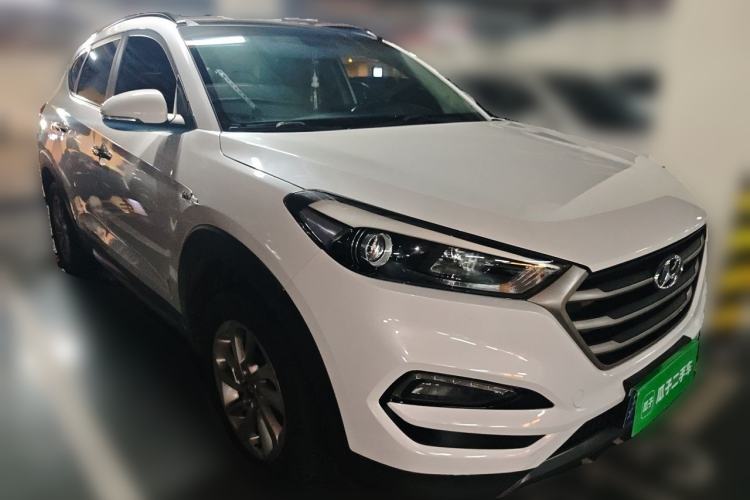 Used Hyundai Tucson 2015 1.6T Dual-Clutch Two-Wheel-Drive Smart Model Front Right 45 Deg