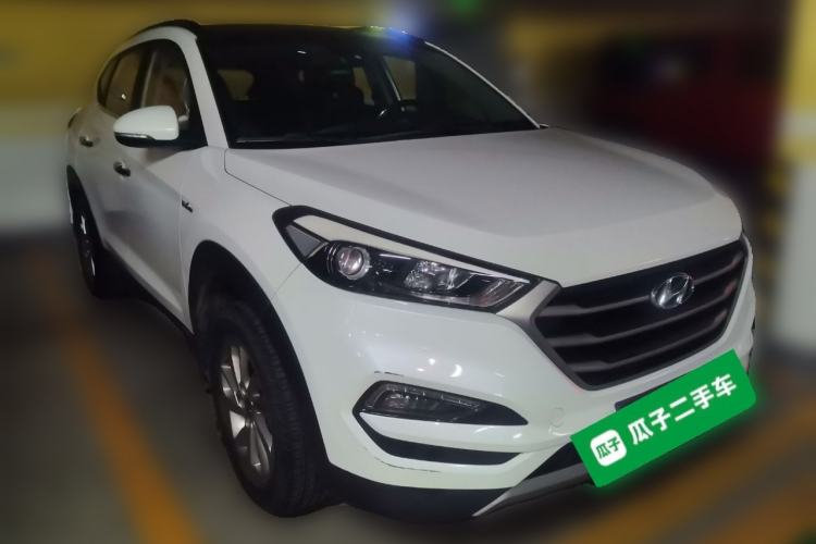 Used Hyundai Tucson 2015 1.6T Dual-Clutch Two-Wheel-Drive Smart Model Front Right 45 Deg