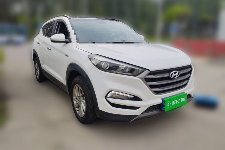 Used Hyundai Tucson 2015 1.6T Dual-Clutch Two-Wheel-Drive Smart Model Front Right 45 Deg