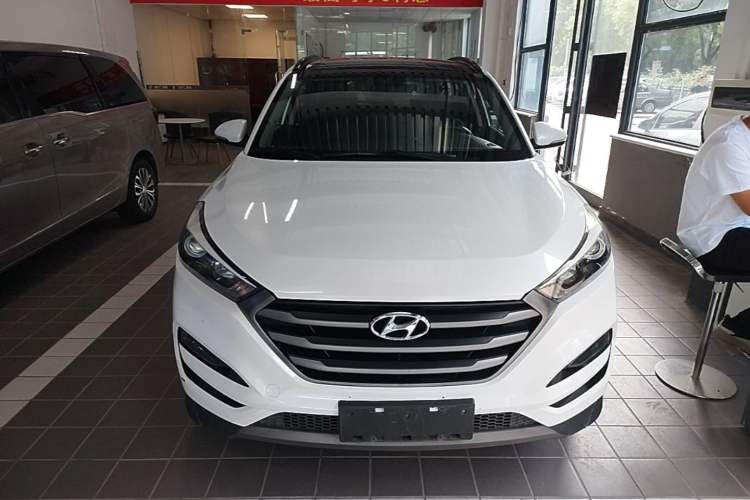 Used Hyundai Tucson 2015 1.6T Dual-Clutch Two-Wheel-Drive Leading Model Front
