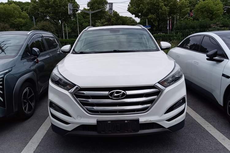 Used Hyundai Tucson 2015 2.0L Automatic Two-Wheel Drive Smart Version Front
