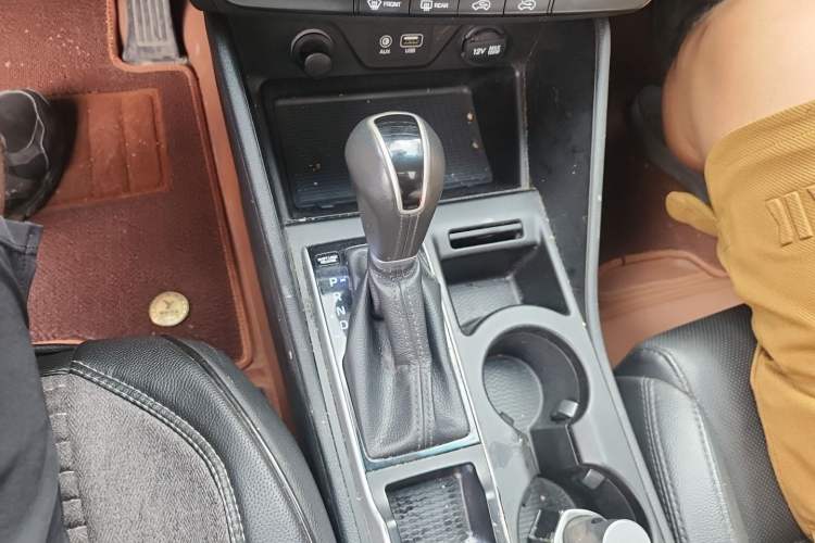 Used Hyundai Tucson 2015 1.6T Dual-Clutch Two-Wheel-Drive Smart Model Gear Lever