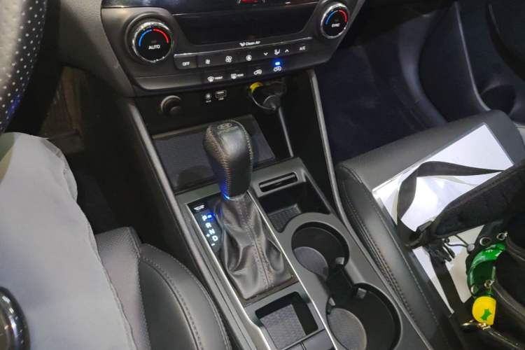 Used Hyundai Tucson 2015 1.6T Dual-Clutch Two-Wheel-Drive Smart Model Gear Lever