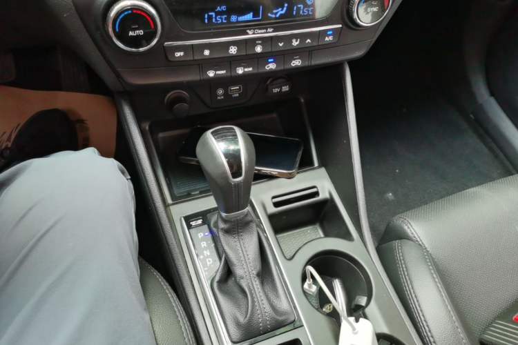 Used Hyundai Tucson 2015 1.6T Dual-Clutch Two-Wheel-Drive Smart Model Gear Lever