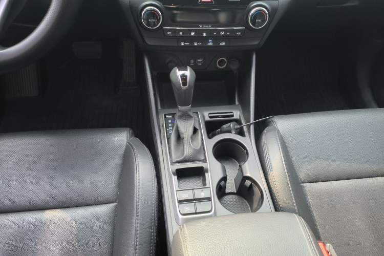 Used Hyundai Tucson 2015 1.6T Dual-Clutch Two-Wheel-Drive Leading Model Gear Lever