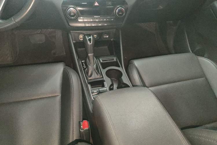 Used Hyundai Tucson 2015 1.6T Dual-Clutch Two-Wheel-Drive Smart Model Gear Lever