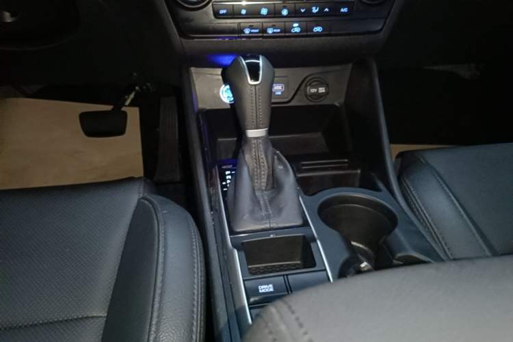 Used Hyundai Tucson 2015 1.6T Dual-Clutch Two-Wheel-Drive Smart Model Gear Lever