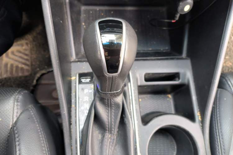 Used Hyundai Tucson 2015 2.0L Automatic Two-Wheel Drive Smart Version Gear Lever