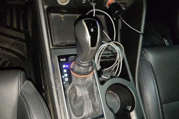 Used Hyundai Tucson 2015 2.0L Automatic Two-Wheel Drive Smart Version Gear Lever