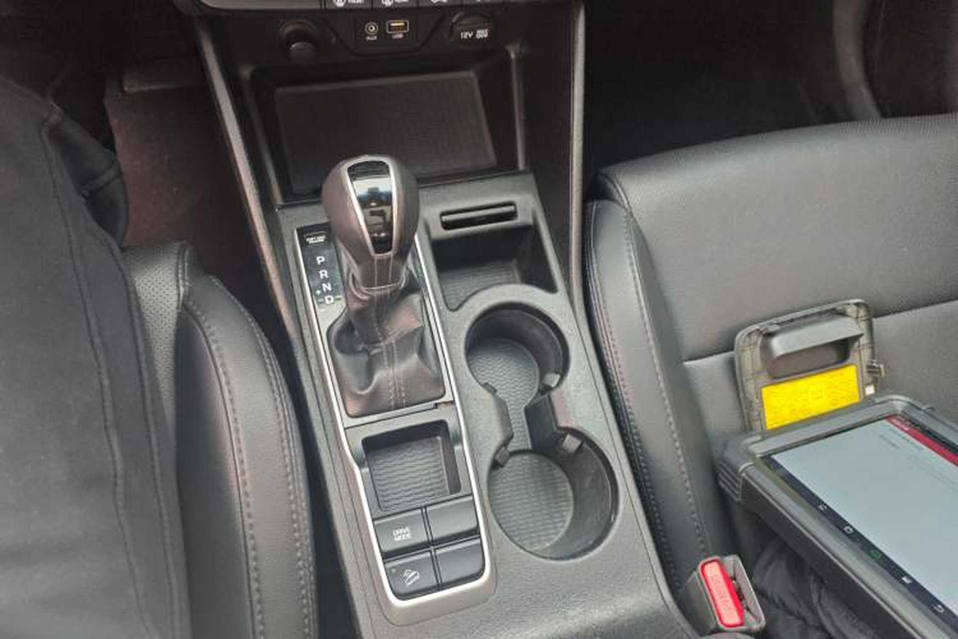 Used Hyundai Tucson 2015 2.0L Automatic Two-Wheel Drive Smart Version Gear Lever