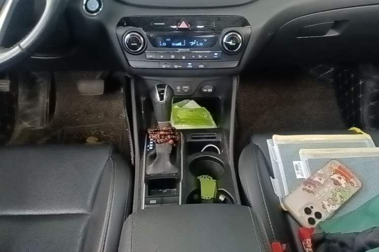 Used Hyundai Tucson 2015 1.6T Dual-Clutch Two-Wheel-Drive Smart Model Gear Lever