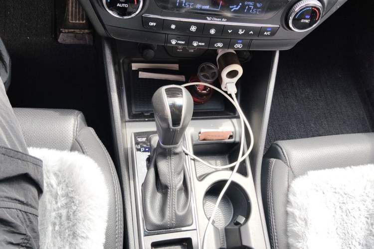 Used Hyundai Tucson 2015 1.6T Dual-Clutch Two-Wheel-Drive Leading Model Gear Lever